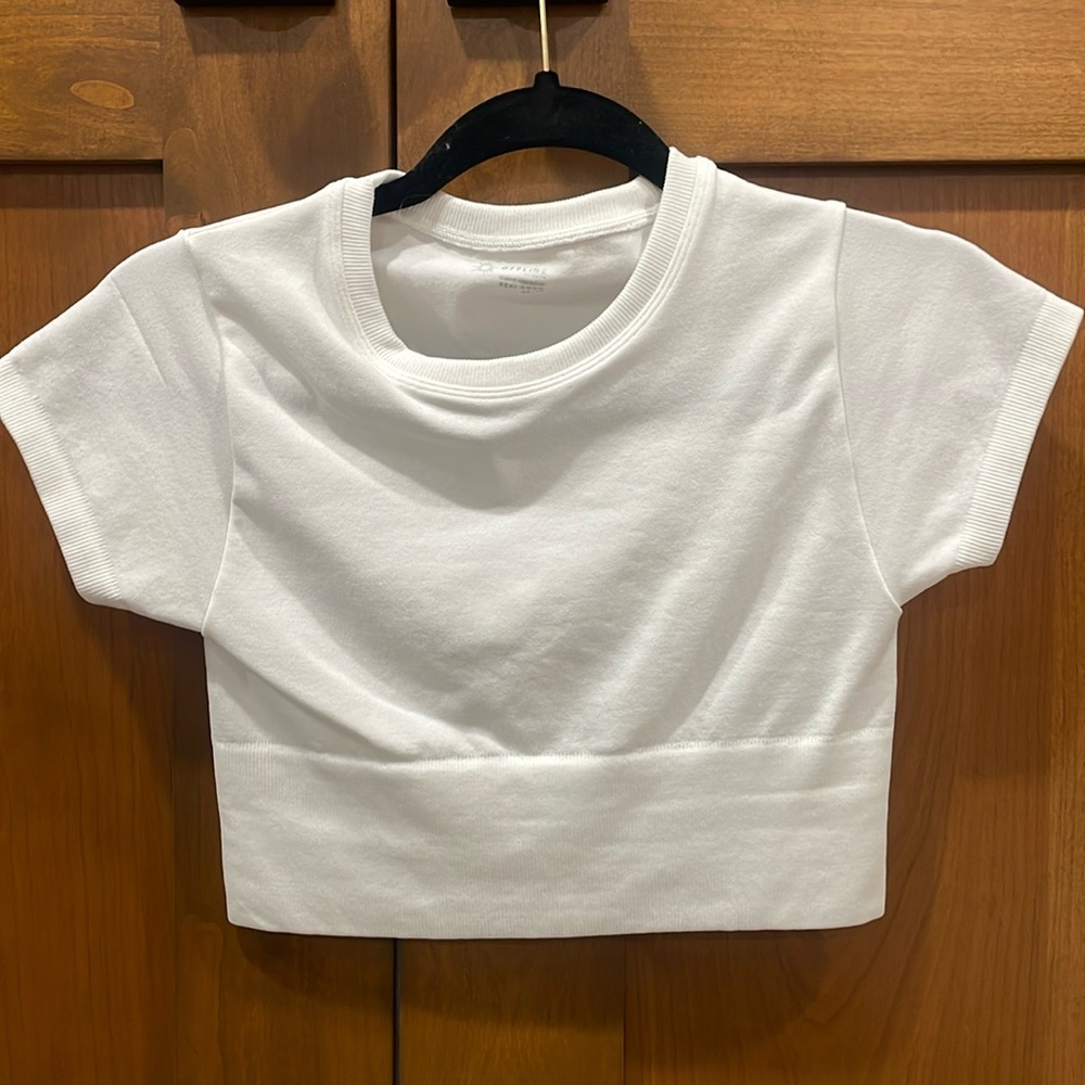 Cropped tight T. White. Brand is OFFLINE. XS
